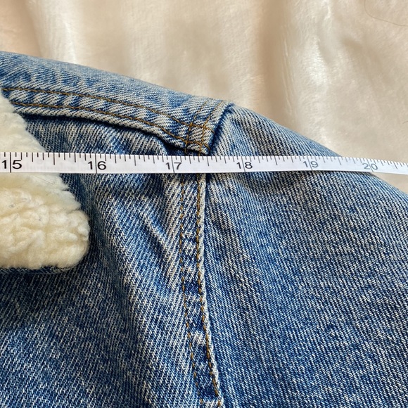 Levi’s Vintage Sherpa Denim Jacket | Size 36R - Picture 10 of 14